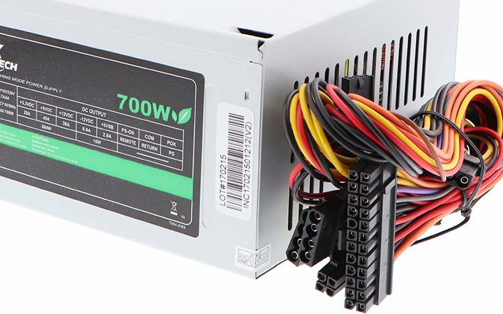 Fuente de Alimentación Interna ATX Xtech P4 700W, 110V/230V, compacta con conectores SATA