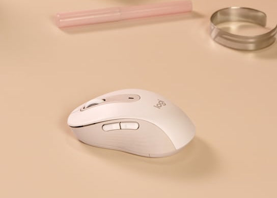 Ratón Inalámbrico Logitech Signature M650 – Blanco Hueso (910-006252)