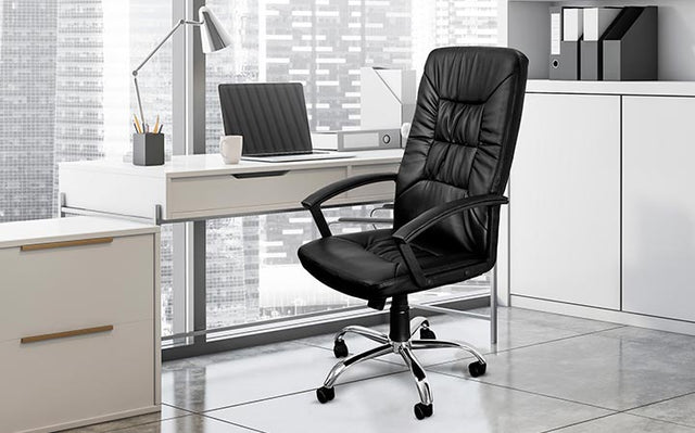 Silla Ejecutiva Negra con Apoyabrazos Reclinable Giratoria Xtech Calabria