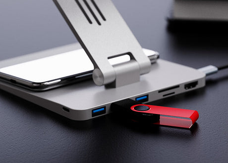 Estación de acoplamiento 9‑en‑1 con soporte para laptop y carga inalámbrica – Klip Xtreme DockStar KDA‑500