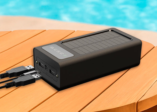 Banco de energía solar con cables integrados – Xtech XPB‑300 – 30,000mAh