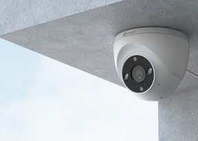 Cámara domo Wi‑Fi EZVIZ H4 – 2K – Visión nocturna a color – Detección IA – Defensa activa – Audio mejorado